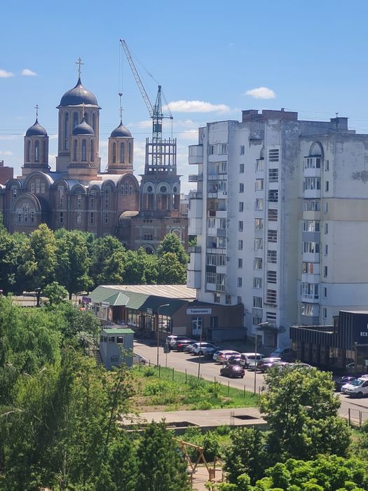 Три та чотирикімнатніі квартири різні райони, 8 спальн місць від 1500