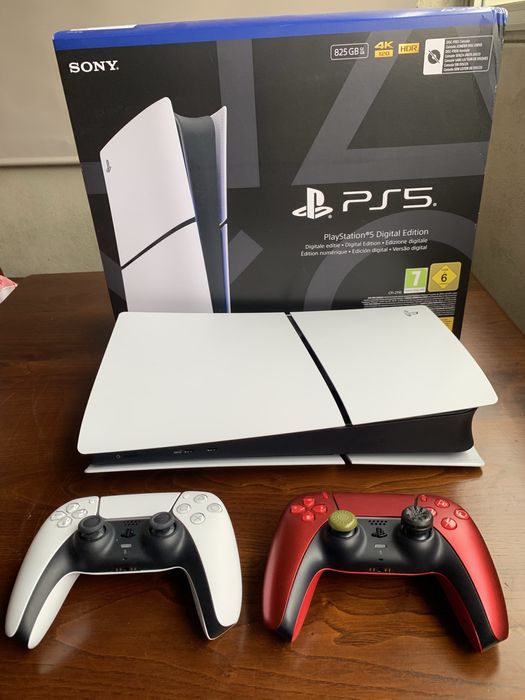 Play Station 5 digital com 2 comandos e 4 meses de uso