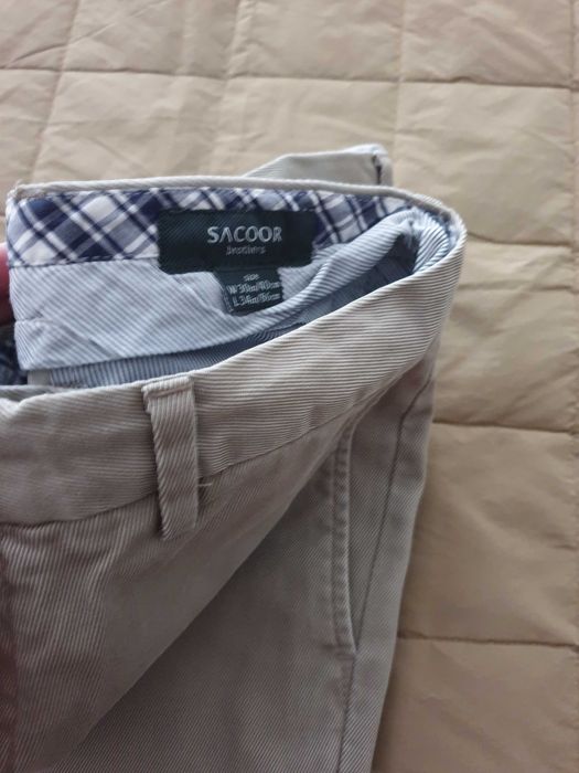 Calça chino da marca Sacoor