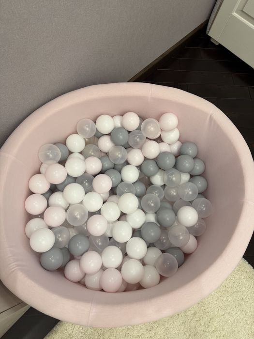 Сухий басейн з кульками