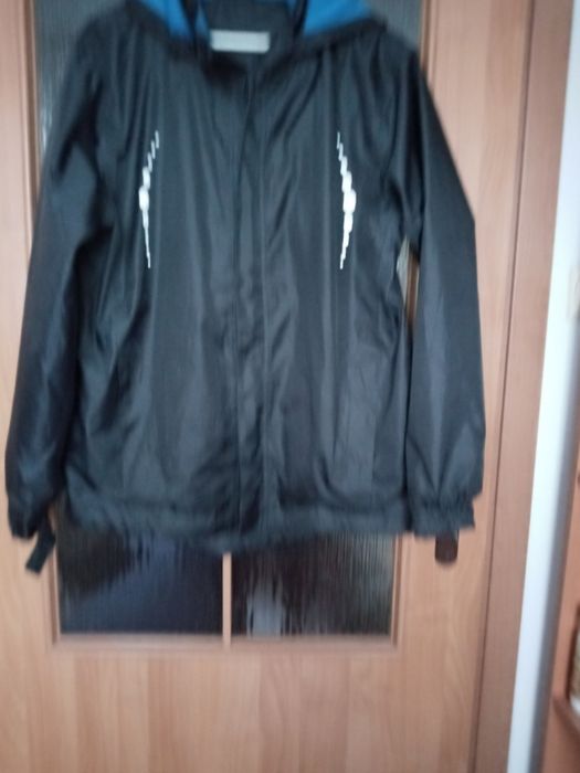 Kurtka przeciwdeszczowa z kapturem