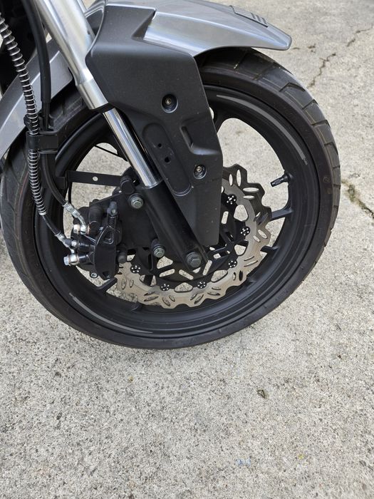 UM 125cc 2022 de garagem