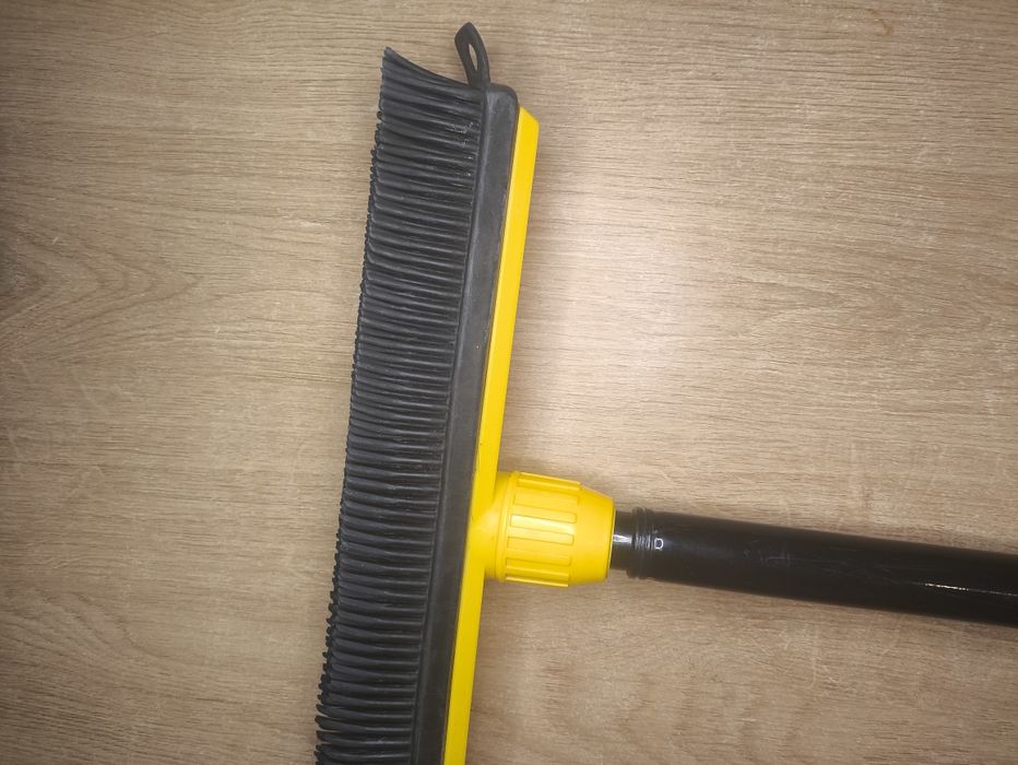 Gumowa miotła do dywanów groomer gromerska  V7  teleskopowa