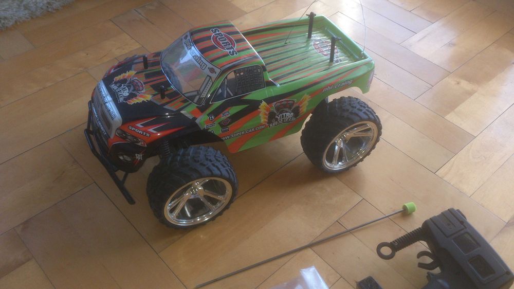 Autko sterowane zdalnie (RC) model NewQuida Monster Truck