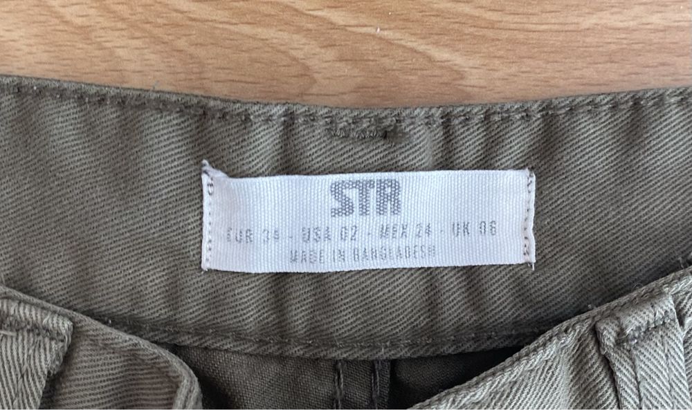 Calças Cargo - Stradivarius