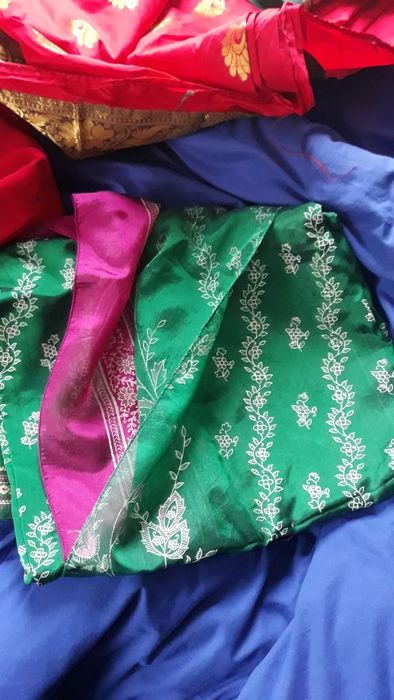 Індійське сарі. Різноманітні кольори