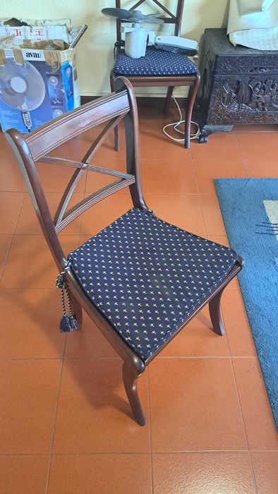 Mesa de jantar - Madeira Maciça - Usada em Ótimas condições