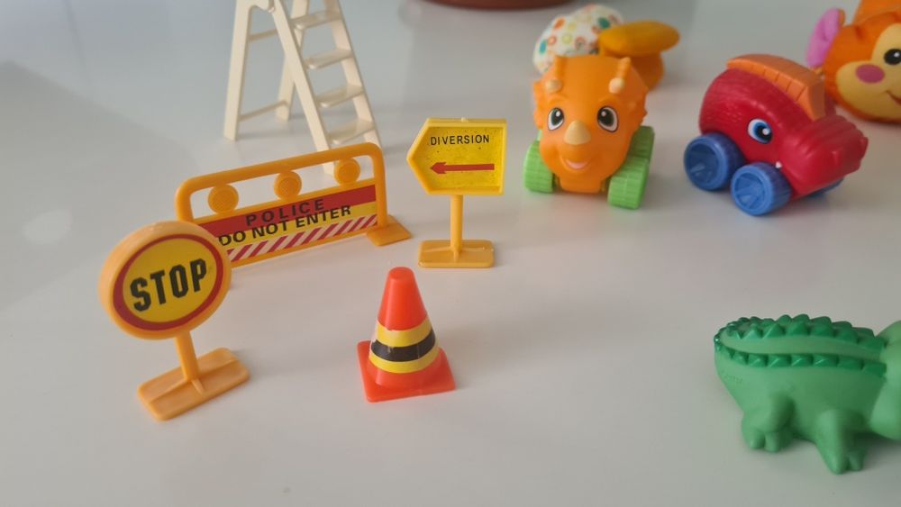 Conjunto de 12 pequenos brinquedos para crianças dos 0 aos 4 Anos