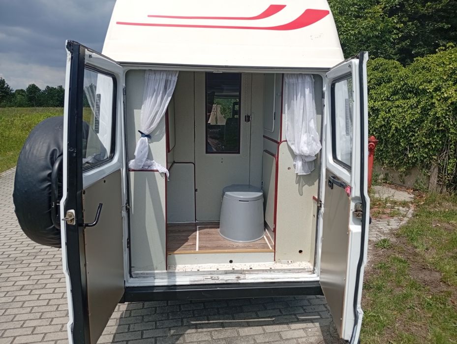 Mercedes MB100 kamper,4-osobowy,woda,ogrzewanie,WC,prysznic.
