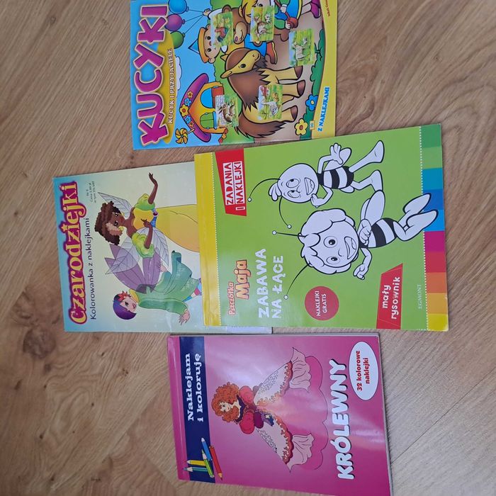 Kolorowanki z naklejkami dla dziewczynki / zestaw 4