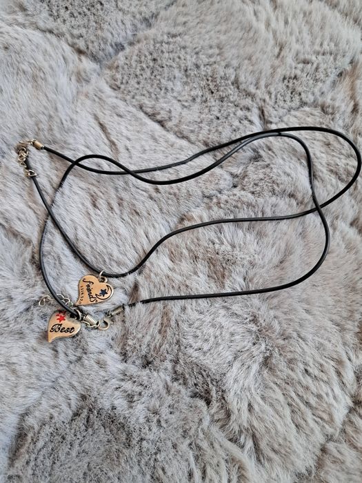 Dwa zestawy naszyjników BFF