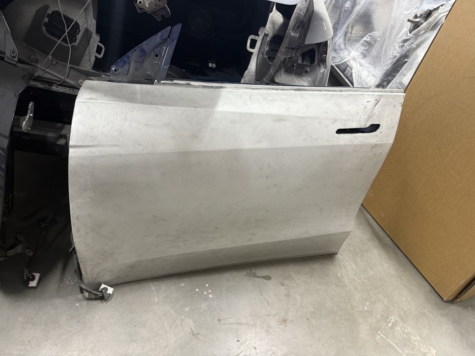 Tesla Y дверь водителя .150546012А.передняя левая дверь