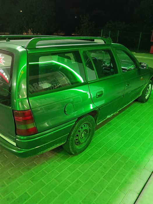 Авто Опель Астра 1996 року.