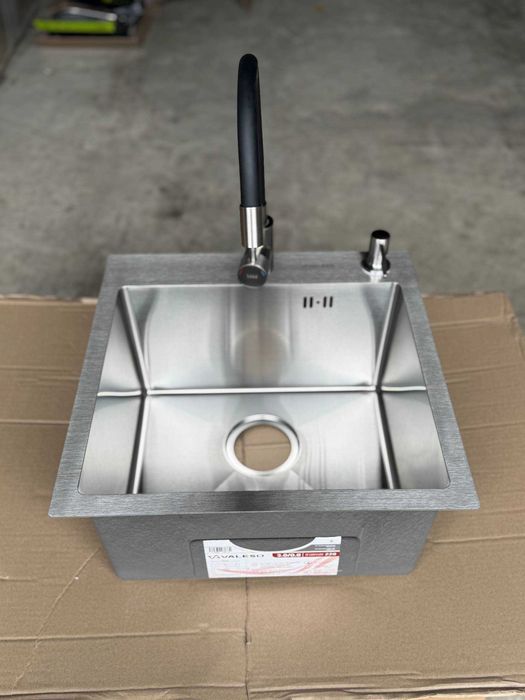 Мийки з нержавіючої сталі різних розмірів Lidz Valeso Ventolux