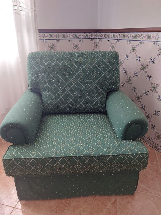 Conjunto de sofás ( 2 poltronas e um sofá de 2 lugares) em ótimo estado como novos