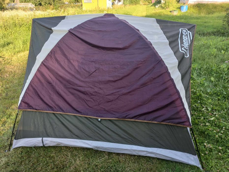 Namiot: Coleman Sundome 7'x7'.