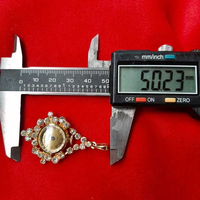 Вінтажний механічний кулон- годинник Clipper 17 Jewels ( на ходу)