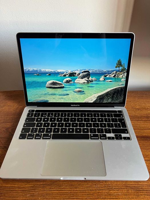 MacBook Pro 13,3” 2020 — i5 | 16 GB RAM | SSD 1 TB - pouco uso