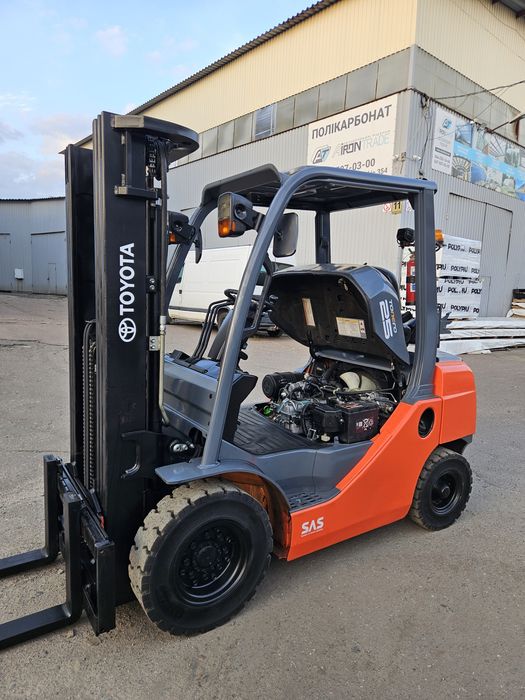 Вилковий навантажувач Toyota 2,5 т газ/бензин. Вилочный погрузчик Тойота б/у