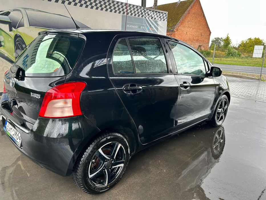 sprzedam toyote yaris