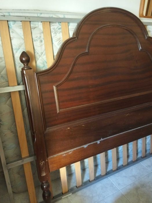 Cama de casal com colchão incluido
