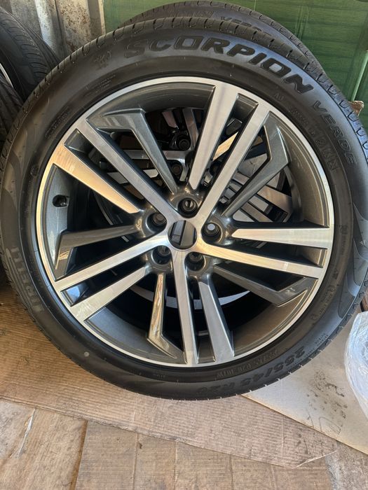 Диски Audi R20 Q3, Q5, A4, A6, A7 з літніми шинами