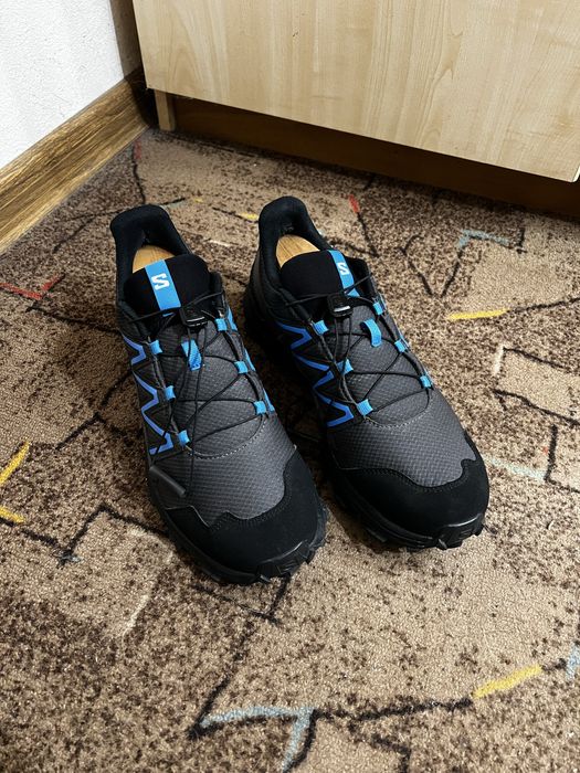 Трекинговые кроссовки Salomon Wattara