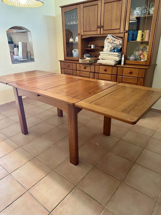 Mesa de Jantar Extensível em Cerejeira
