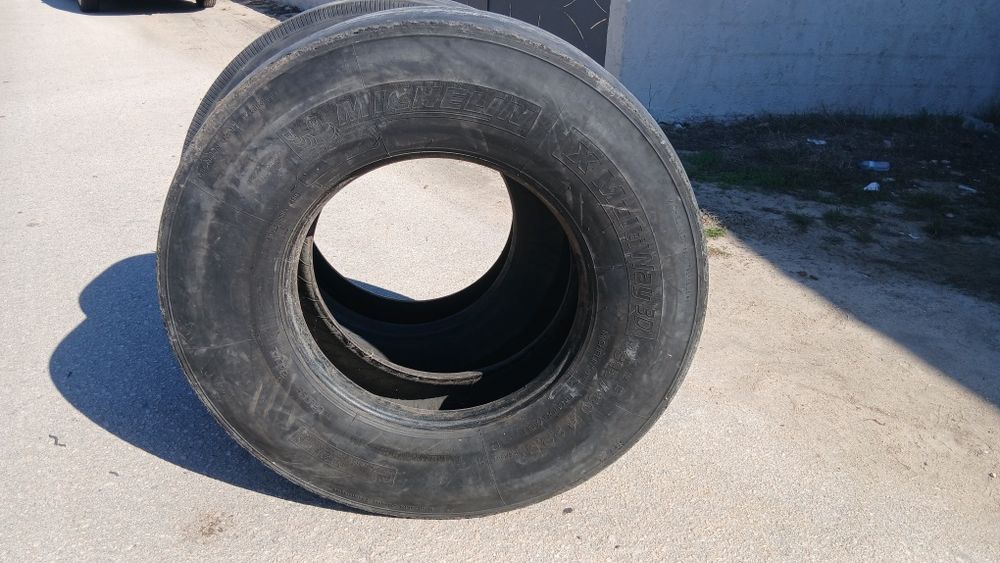 Dois pneus usados direccionais 315/80 R22.5