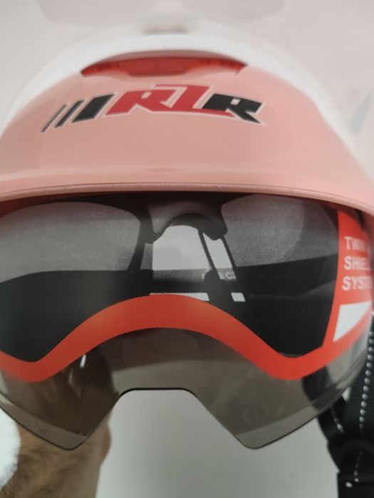 Capacete de mota cor-de-rosa - Sistema Twin Shield