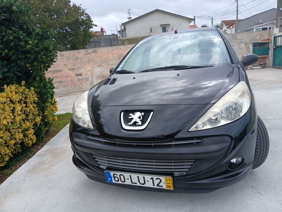 Vendo carro em bom estado so  dum dono do a no 2011 -06-21.de.marca Peugeot 206 +número de telemóvel 911 773 123