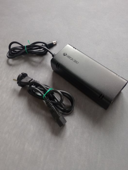 Konsola Xbox 360 bogaty zestaw + 16 kultowych gier!