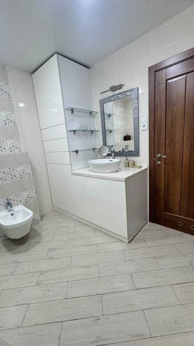 Продам 3-х комнатную квартиру в г.Слобожанское с мебелью и ремонтом