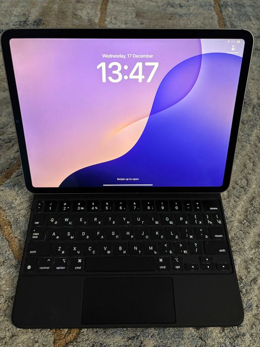 iPad 12.9 Pro 256GB 4th Gen, SIM + Magic Keyboard(case)