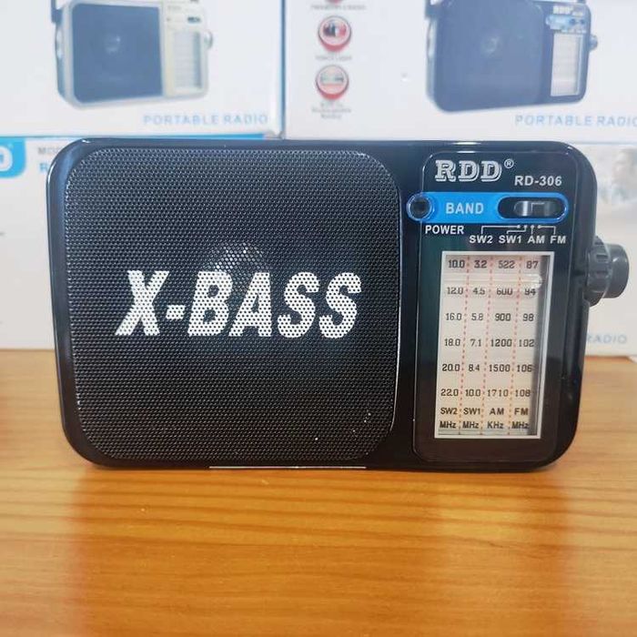 Rádio Retro Portátil RDD RD-306 24 Bandas com X-BASS com Lanterna