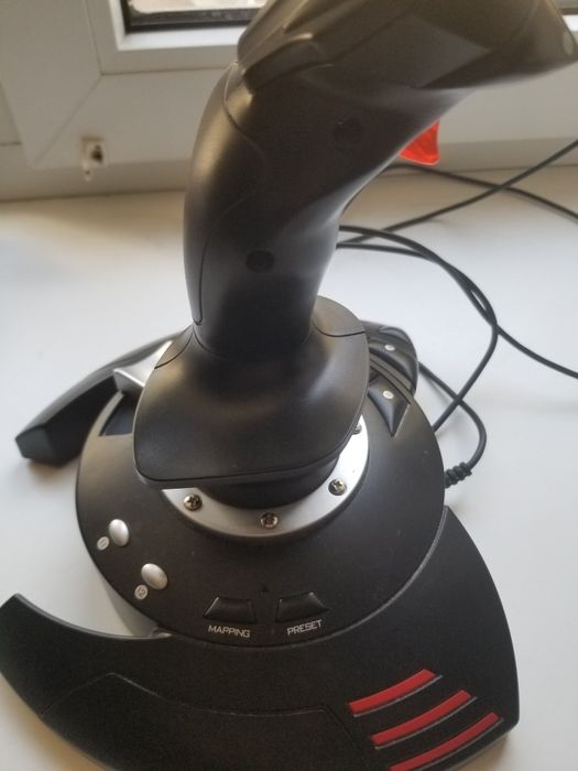 Джойстик thrustmaster t-flight stick x