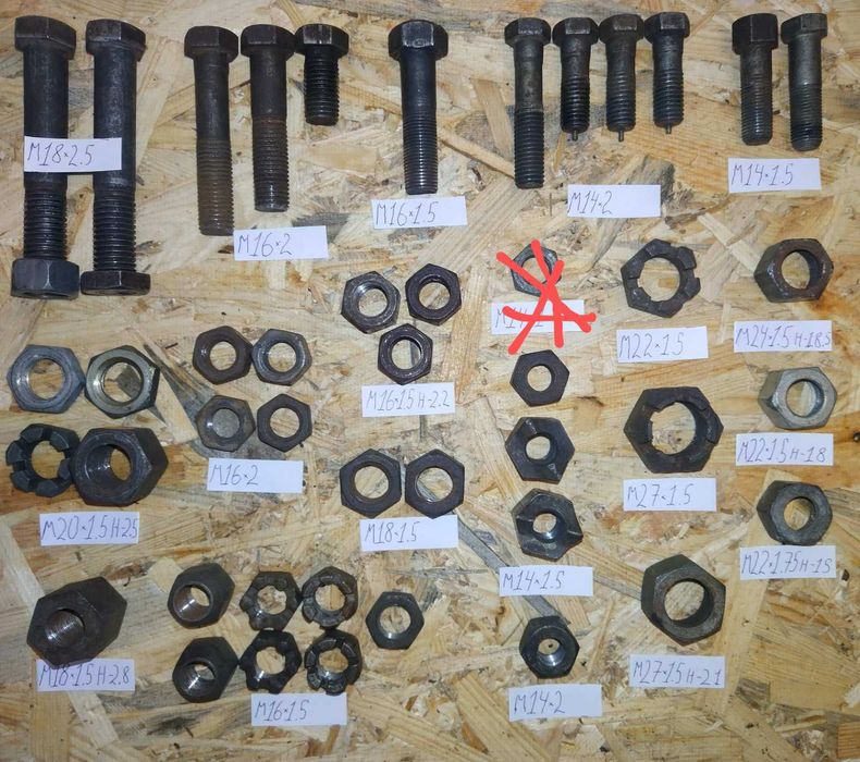 болты М 18 - 12. гайки.