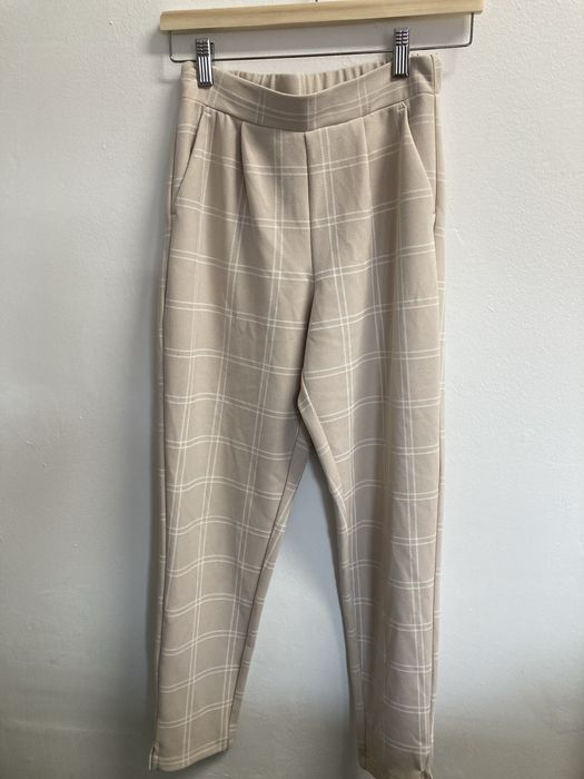 Spodnie damskie w kratke