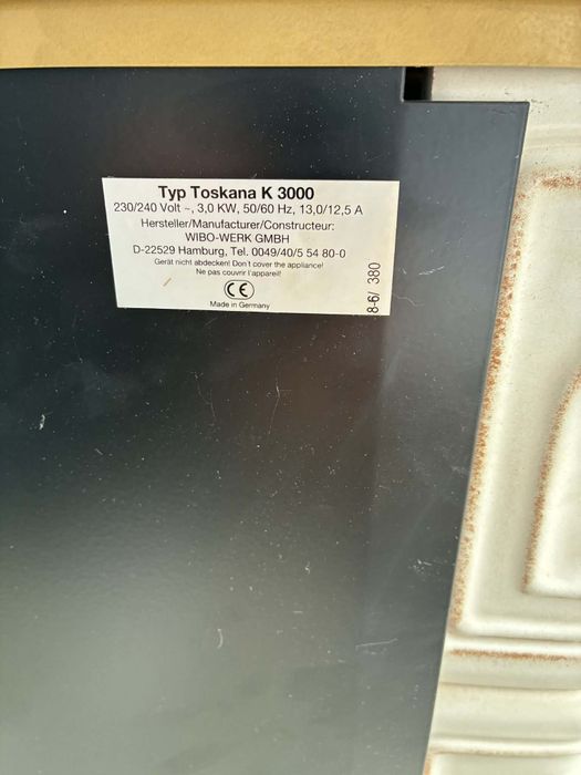 Kominek elektryczny z kafli ceramicznych
