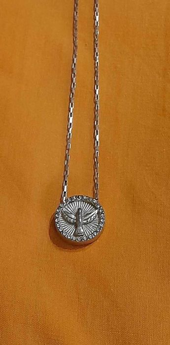 Colar com banho a Prata com pingente  Pomba