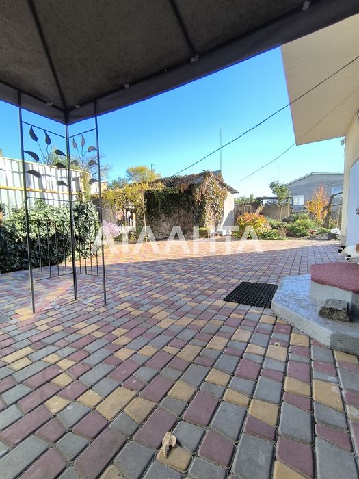 Продам 2 дома на одном участке в центре Ленпосёлка, 10 соток земли