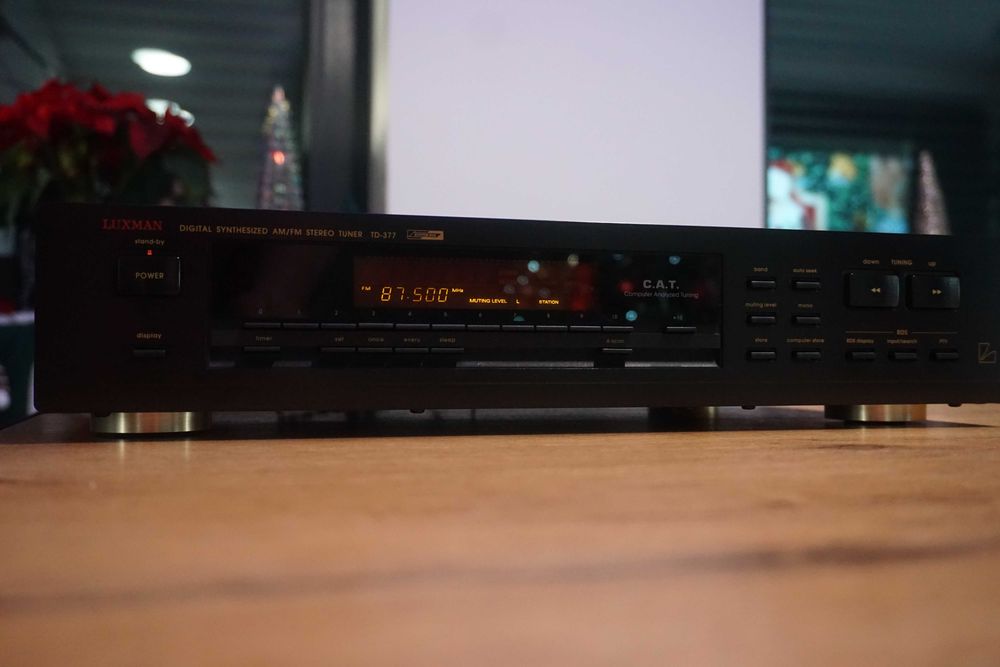 Tuner Luxman TD-377 w kolorze czarnym
