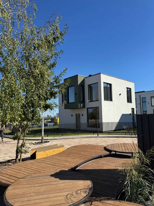 Продаж будинку на Дендропарку