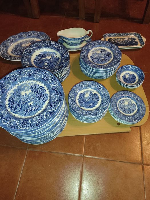 Conjunto de 82 peças de  Enoch Wedgwood Tunstall de 1965