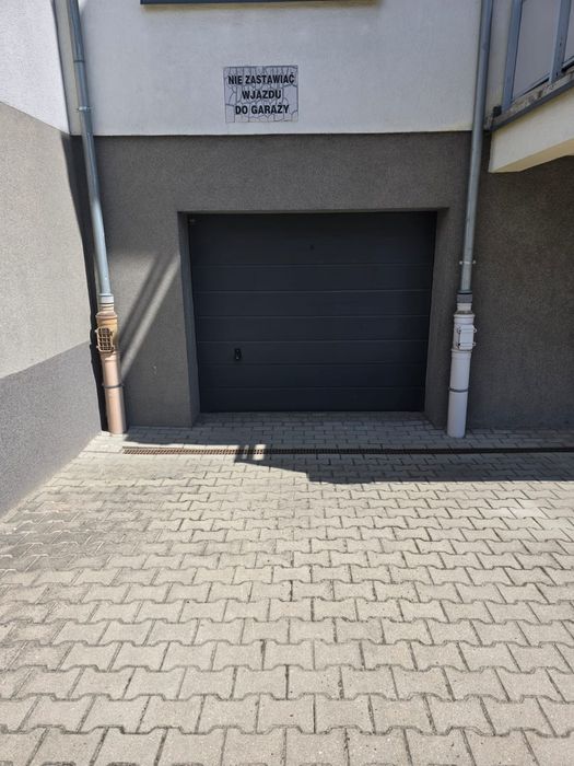 Sprzedam garaż 27 metrowy pod blokiem z miejscem postojowym,  Grudziądz  ul. Stachury (os. Tarpno)