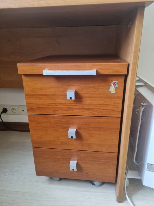 Продам письменный стол