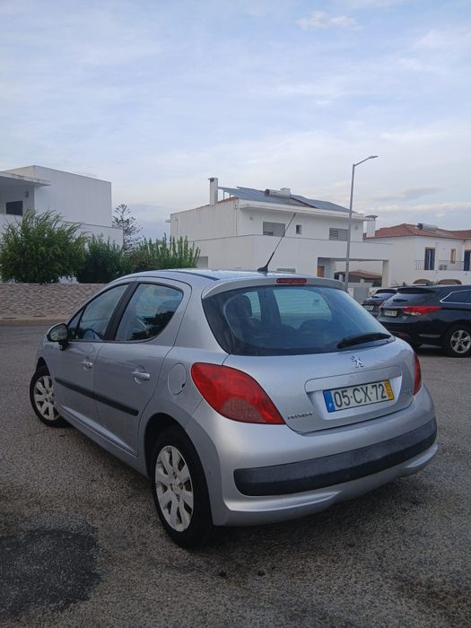 Peugeot 207 1.4 HDi Diesel, económico e em bom estado foto 3