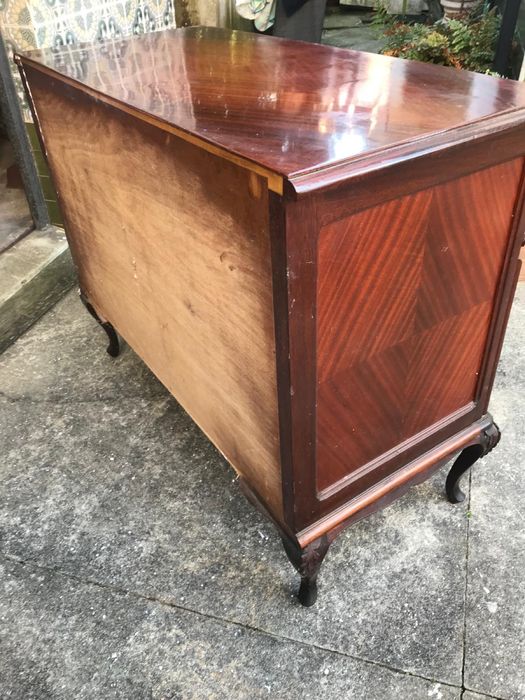 Cómoda em madeira antiga