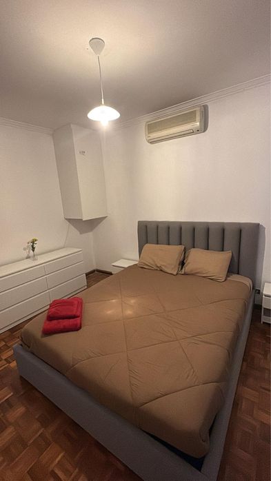 Quartos  Casal ou Solteiro (sem filho) para alugar em Amora