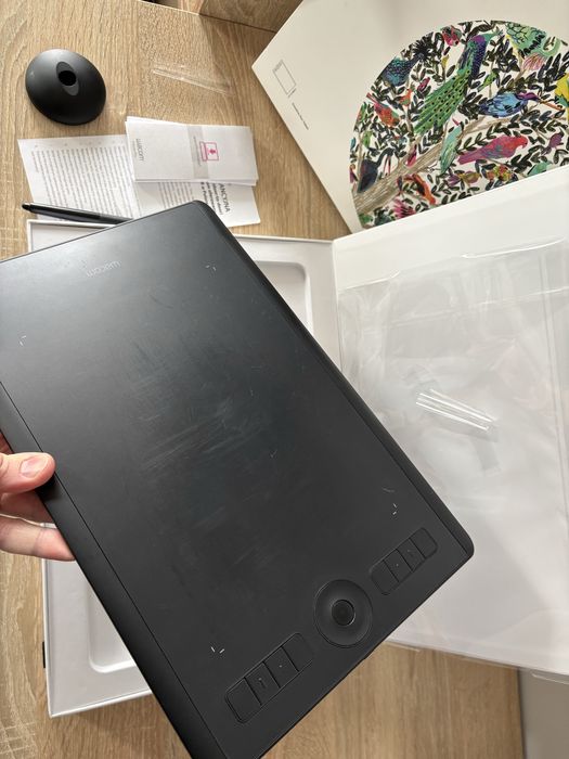 Графічний планшет Wacom Intuos Pro PTH-660.